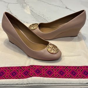 Tory Burch Sally Wedge size 10, EUC!